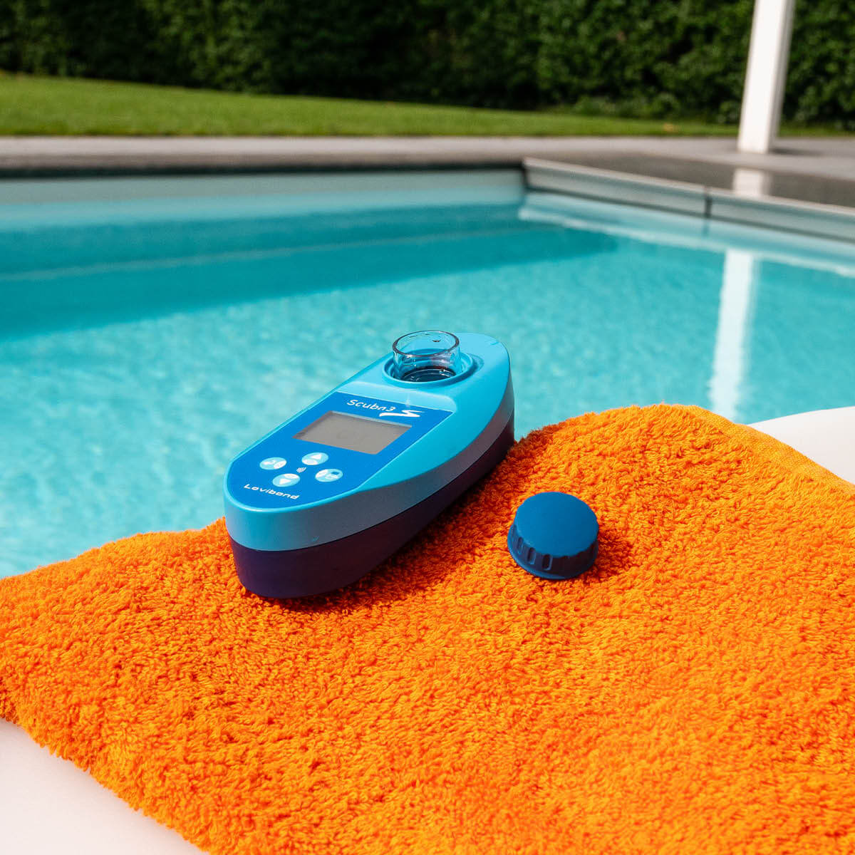 Lovibond Scuba3s 216200 - Smart Electronic Pool Tester for 11 Parameters | NFC + PoolAssistant App | Advanced Pool & Spa Water Control