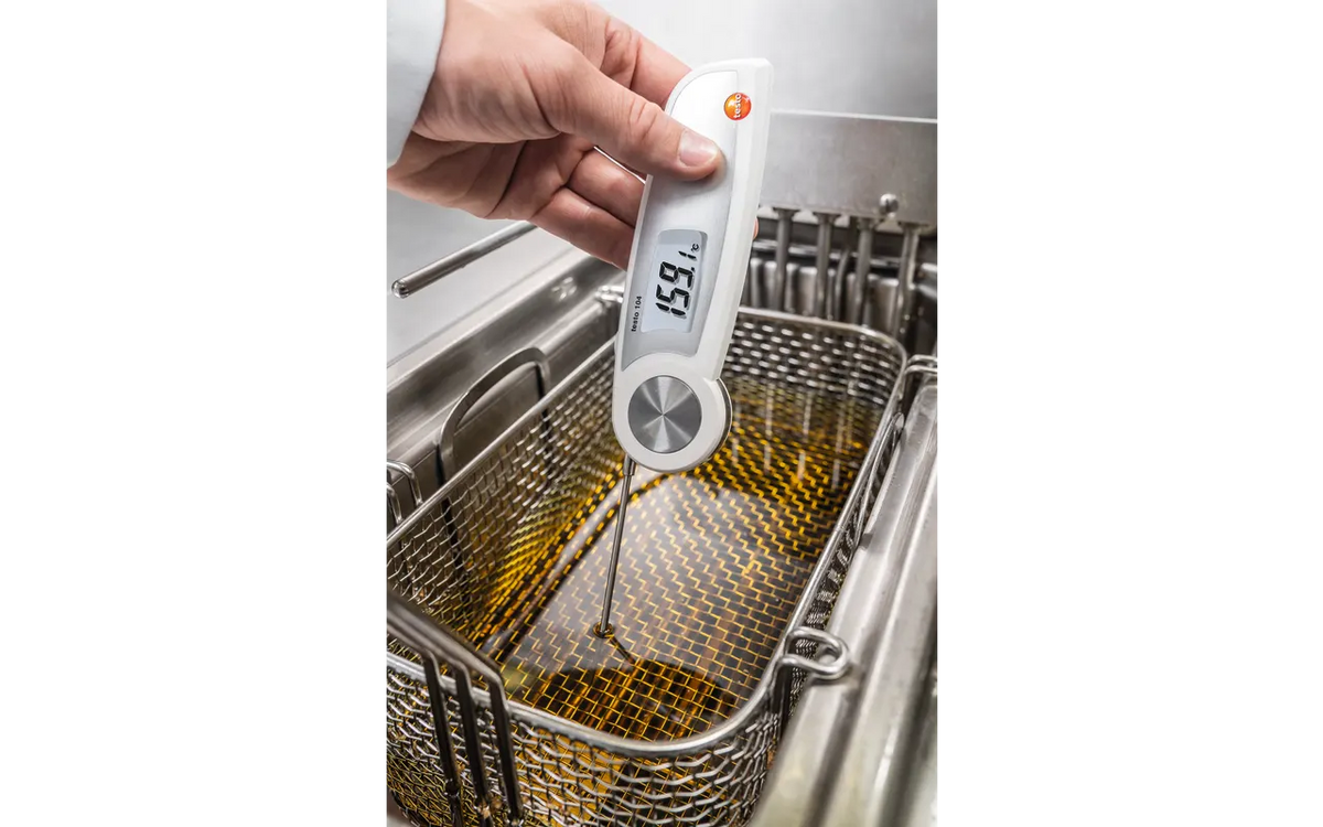 Testo 104 Waterproof Food Thermometer | Folding Digital Food Thermometer | -50 to +250 °C | IP65 | HACCP Compliant